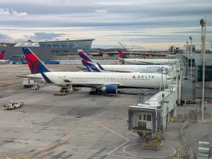 Two aircraft narrowly avoid a collision at JFK airport during landing maneuver