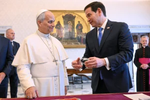 Rubio qualifies as “positive” his meeting with Pope Leo XIV amid tensions over Iran