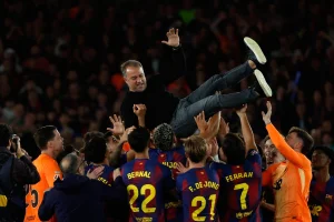 Barcelona players dedicate title to Hansi Flick for his father's death: “I'll never forget this”