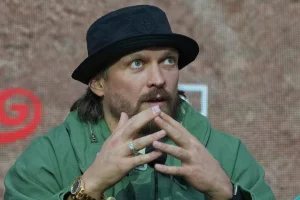 Oleksandr Usyk opens the door to a third fight against Tyson Fury
