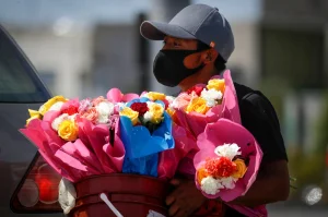 Flower sellers report confiscation of merchandise in Glendora