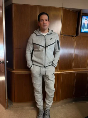Marco Rubio mocks Nicolás Maduro showing in the Air Force One the same “outfit” of his capture