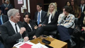 Daughters of Maradona sue the judge who annulled the first trial for the death of the ex-footballer