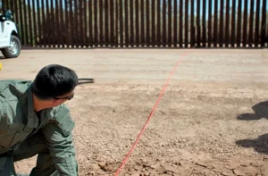 Trump government boasts a year without releasing immigrants at the border