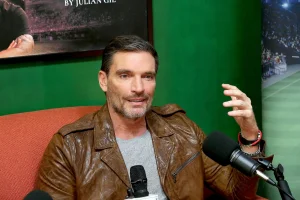 Julián Gil talks about the false images created with AI with his son Matías