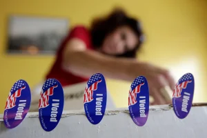 Independent Latino voters outnumber those who support Republicans