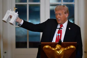 Trump obtains initial approval for controversial 76-meter monumental arch in Washington