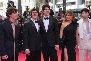 The Spanish film “La Bola Negra” receives a 16-minute ovation in Cannes