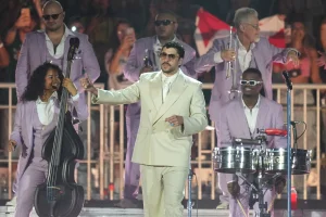 Who were Bad Bunny's first guests at the start of his European tour?