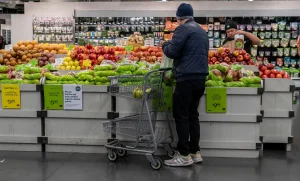 US consumer confidence fell to a record low in May