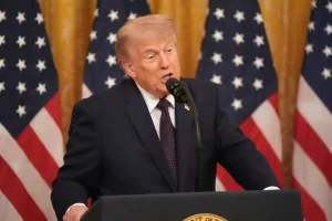 Trump affirms that negotiations with Iran are “progressing favorably”