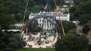 The images of the cage that Trump builds in the White House for an unprecedented mixed martial arts combat