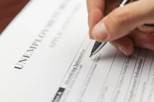 US unemployment claims rise to 215,000 in the last week of May