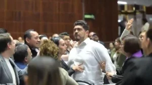 A Mexican representative was caught challenging another legislator to beatings in the middle of a session of Congress