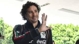 Guillermo Ochoa could play another World Cup, according to Adría Chávez