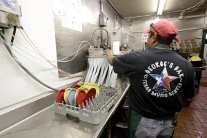 ICE raids destroyed 668 thousand jobs; construction and restaurants, the hardest hit