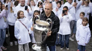 Andrés Iniesta begins his career as a coach in the Middle East