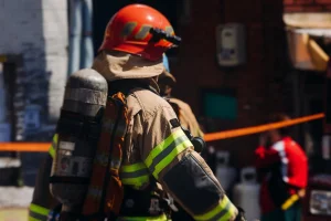 A woman doused herself with gasoline and set herself on fire in Virginia: her 3-year-old daughter died in the fire