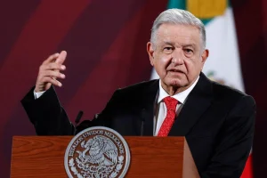 AMLO “supports” Sheinbaum, opens conflict with Trump and accuses US interference