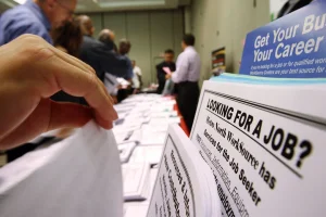 US jobless claims rise to highest level since war with Iran began