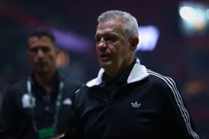 “Vasco” Aguirre has not yet defined the lineup for the debut against South Africa