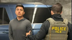ICE agents detain a former Mexican military officer accused of forced disappearance of people in the Ayotzinapa case