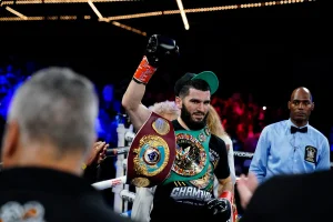 Artur Beterbiev attacks David Benavídez and questions some of his triumphs
