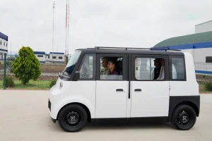 Sheinbaum drives “Olinia”, the first Mexican electric vehicle that will cost $8,600 dollars
