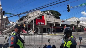 Dozens of dead and injured left by a strong 7.8 magnitude earthquake in the southern Philippines