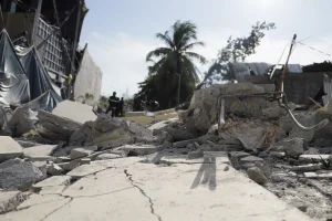 Nearly 40 deaths and 4 million children without school so far left the 7.8 earthquake in the Philippines