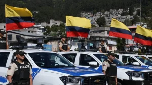 Ecuadorian police and the DEA capture two Colombian drug traffickers who are wanted by the US.