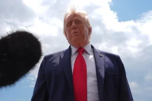 Trump announces signing of agreement with Iran and reopening of the Strait of Hormuz