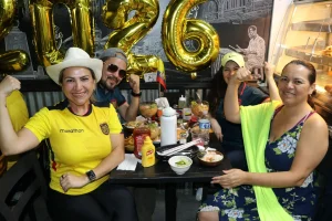 Ecuadorians from Los Angeles do not lose faith in their team