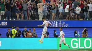 Iran, with enormous support from the public in Los Angeles, achieves an emotional draw