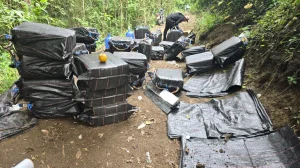 Ecuadorian police with support from the US seize 2 tons of cocaine that would be shipped in speedboats