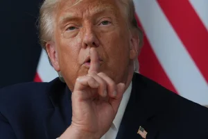 Trump calls critics of his Iran deal “fools” and fuels controversy