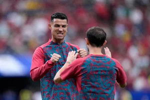 Cristiano Ronaldo shows a Portugal team “always united”