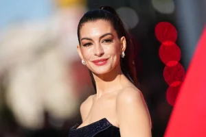 How Anne Hathaway hid her pregnancy while promoting The Devil Wears Prada 2?