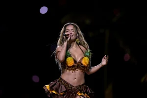 Karol G celebrated one year of his album Tropicoqueta