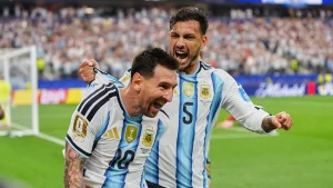 Messi misses a penalty, but vindicates himself with a double, makes history and takes Argentina to the round of 32