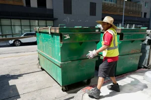 The footballers stop, the workers continue, what do the hydration breaks at the World Cup tell us?