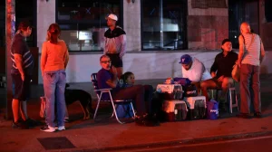 Venezuelans slept in squares, avenues and cars after the powerful earthquakes