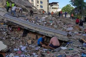 Religious celebration in La Guaira went from dancing to despair due to earthquakes in Venezuela (VIDEO)