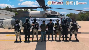 They arrest the regional chief of Los Chapitos and the former police chief of Sinaloa in possession of weapons and drugs
