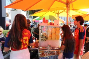 Street vendors “drink” a bittersweet cup