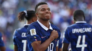 Kylian Mbappé breaks another scoring record in World Cups and already threatens Messi's historical leadership