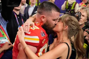 What is the dress code for Taylor Swift and Travis Kelce's wedding?