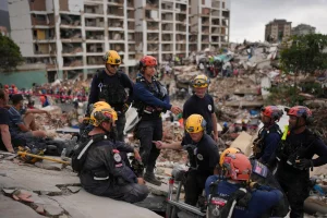 Los Angeles firefighters hope to rescue more victims in Venezuela