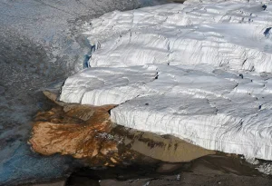 The glacier that “bleeds” in Antarctica has intrigued scientists for more than a century