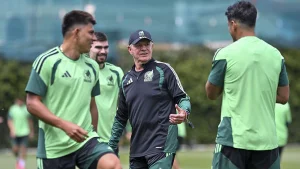 Javier Aguirre's drama with the schedule and two key injuries against England